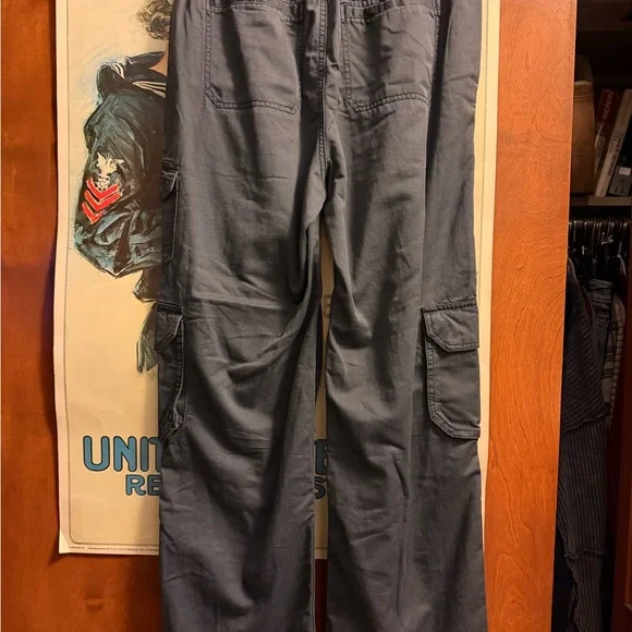 NWT Old Navy Charcoal Cargo Pants for Women - Picture 5 of 10